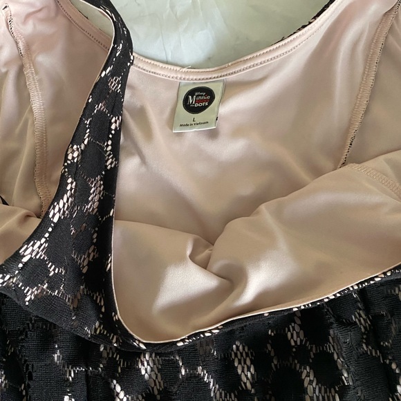 Disney Minnie Rocks the Dots black w/light pink lace dress size large
Pre loved - Picture 5 of 7
